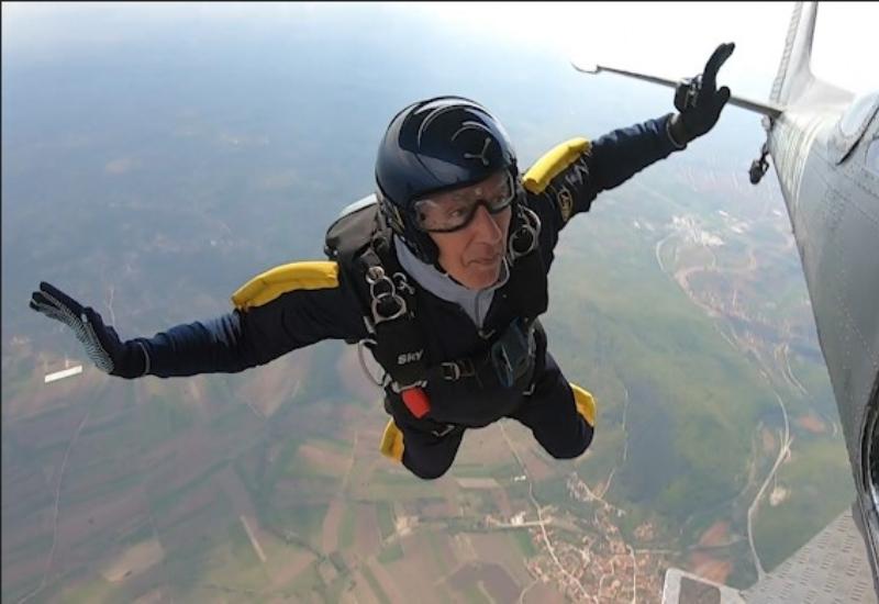 Ibrahim Kalesić  - Najstariji aktivni padobranac u Europi je iz Tuzle